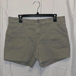Casual Women's Cargo Shorts in Olive
